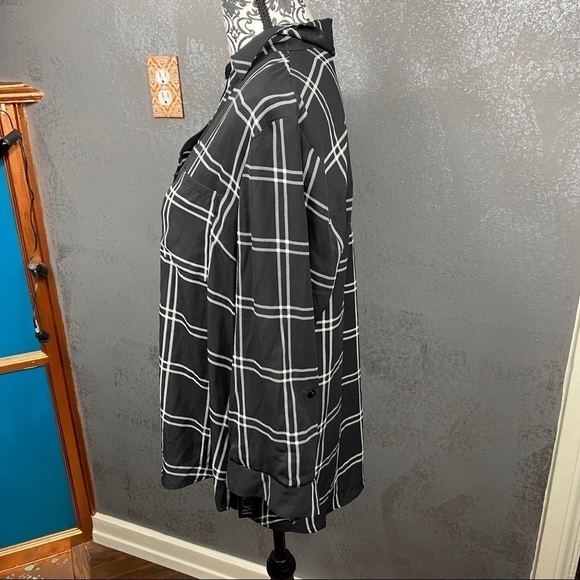 BCX plaid roll tab button up collared blouse - Picture 7 of 12